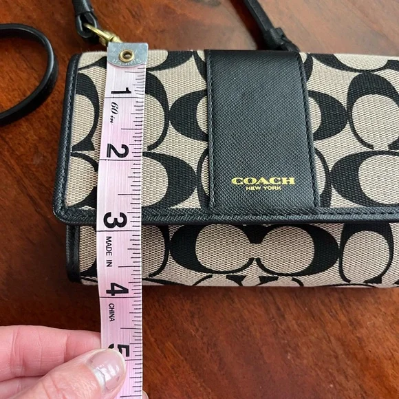 Authentic Coach Legacy Signature C’s Trifold Wallet Crossbody Brass Hardware - Picture 7 of 8